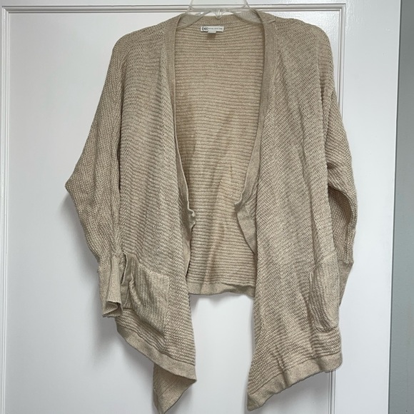 Sweaters - EUC tan cardigan